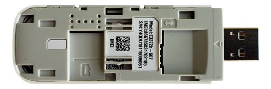 Слот для SIM карт и карт памяти MicroSD в 4G модеме Huawei E3372