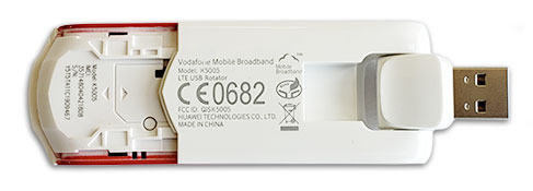 Слот для SIM карт и карт памяти MicroSD в 4G модеме Huawei K5005