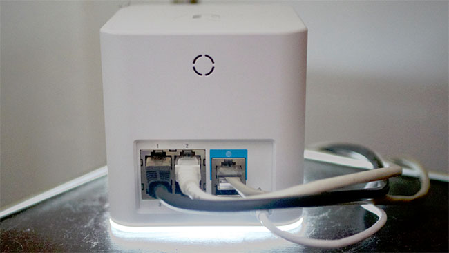 Задняя панель Wi-Fi роутера Ubiquiti Amplifi