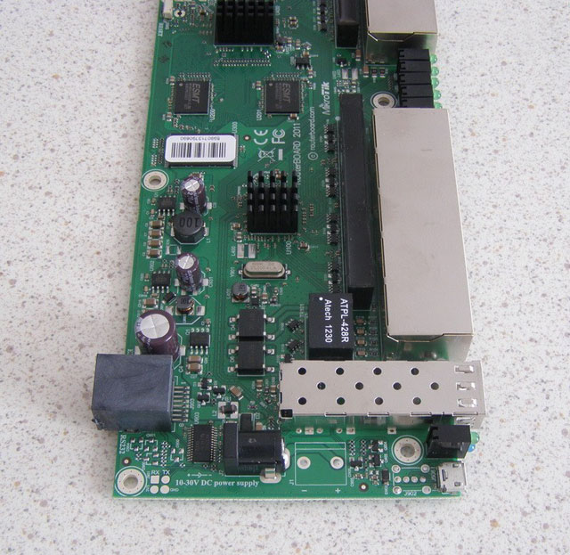  Mikrotik RB2011UAS-RM