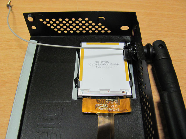 Mikrotik RB2011UAS-2HnD-IN - крепление LCD дисплея и антенн